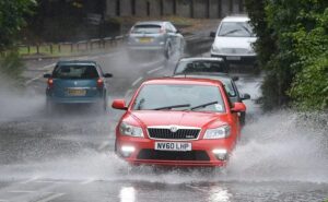 Полезные советы автолюбителям по безопасному вождению в дождь и туман